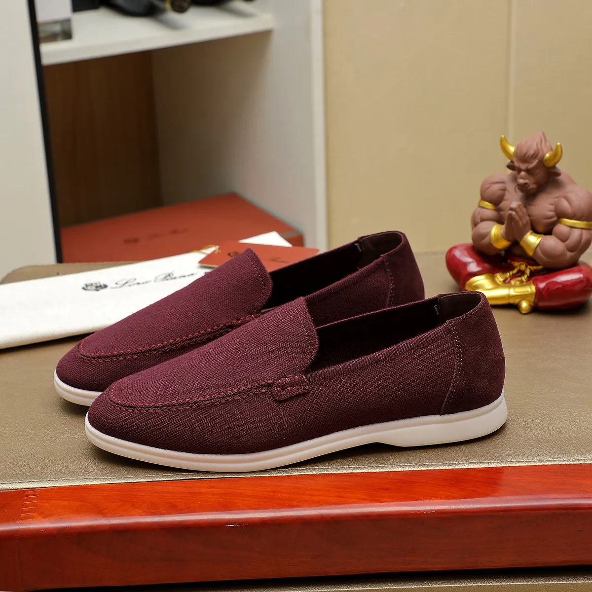 Men's Men's Shoes 💰 400 Loro PIana moccasin made of wish wool fabric. The upper is made of knitted fabric, made on a loom, and then attached to a rubber sole. The Rain System's water-repellent treatment enhances the shoe's functional design, while the suede details give the shoe a sense of elegance and sophistication. Made from Wish, fine wool from Australian and New Zealand Merino sheep 38-44